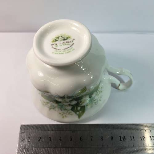 Royal Albert Flower of the month - May - Lily of the Valley porcelain duo