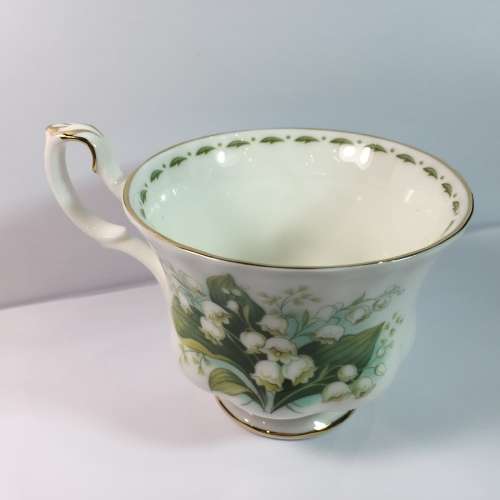Royal Albert Flower of the month - May - Lily of the Valley porcelain duo