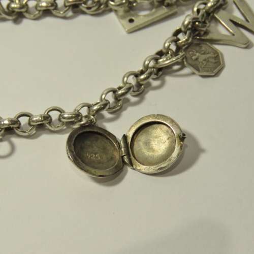 Sterling silver charm bracelet - Weighs 16,6 grams