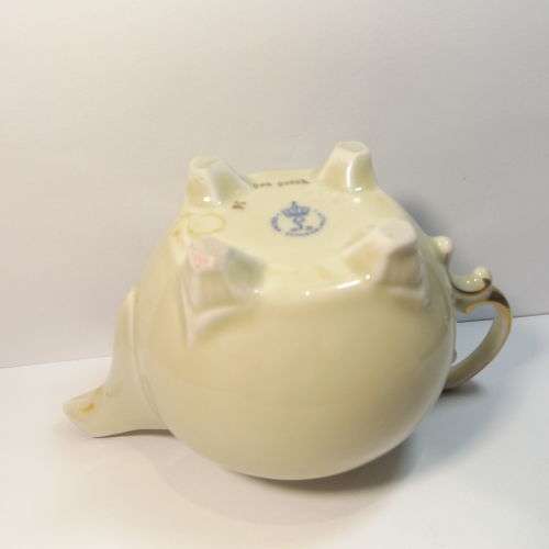 Oscar Schlegelmilch porcelain teapot with screw-on lid