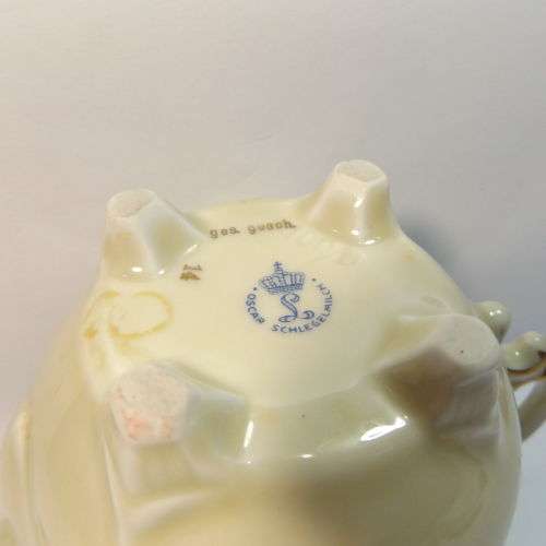 Oscar Schlegelmilch porcelain teapot with screw-on lid