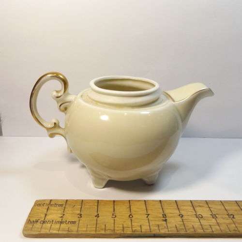Oscar Schlegelmilch porcelain teapot with screw-on lid
