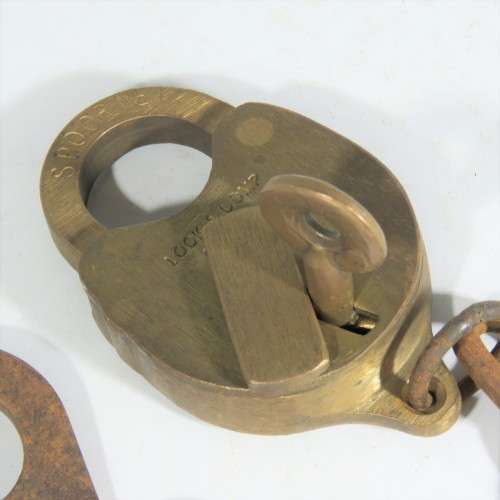 SAR/SAS Spoornet padlock with chain and key