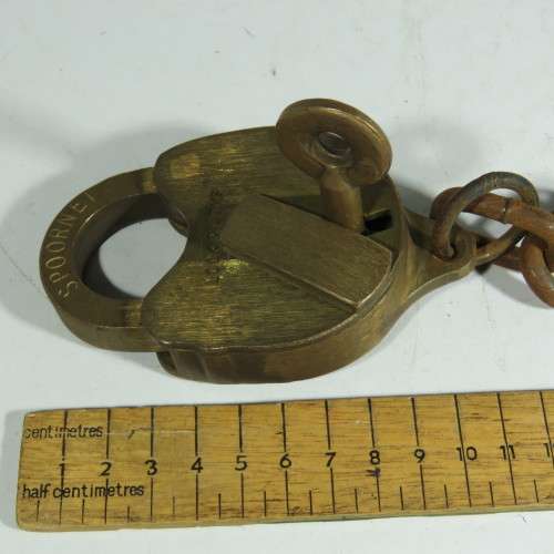 SAR/SAS Spoornet padlock with chain and key