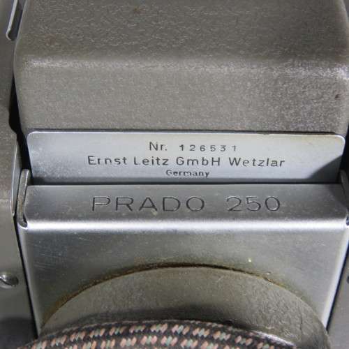 Prado 250 Leitz slide projector in original case - With Box of slide - 37cm