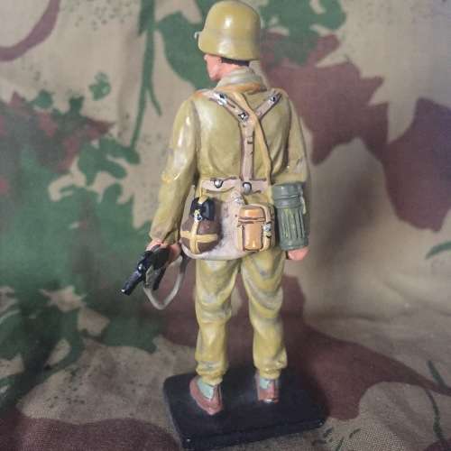 WW2 1942 German Afrikakorps warrant officer lead soldier - DelPrado collection