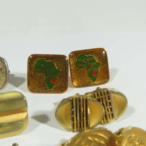 6 Pairs of vintage cufflinks