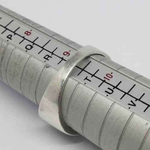 Sterling silver ring with 11 stones size S - weighs 6.2g