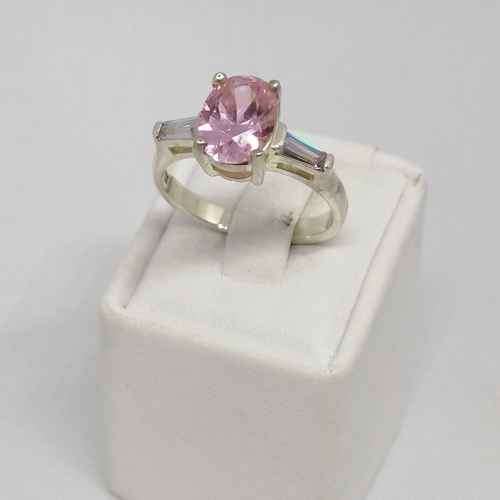 Sterling silver ring with pink glass stone - weighs 3.9g - size N