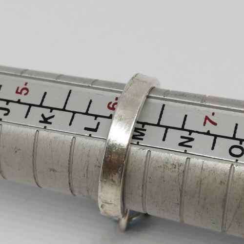 Sterling silver ring with light blue topaz - weighs 3.0g - size M