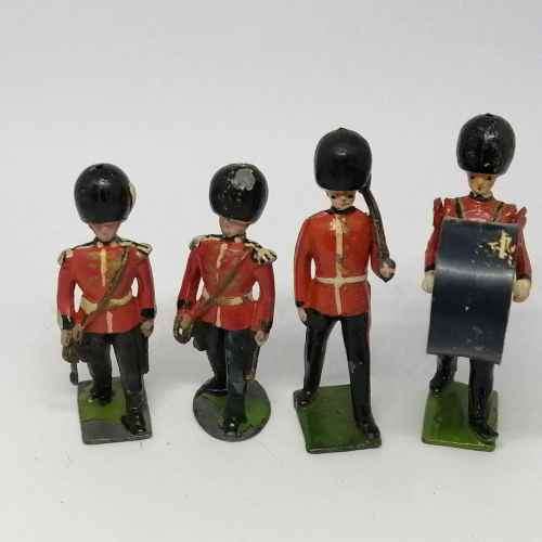 Set of 12 British Army band lead soldiers - Britains Ltd