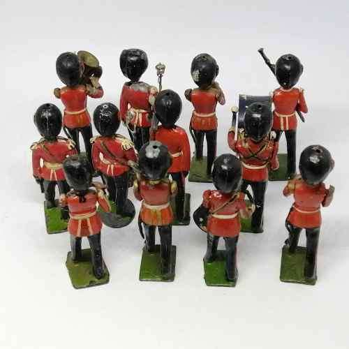 Set of 12 British Army band lead soldiers - Britains Ltd