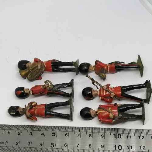 Set of 12 British Army band lead soldiers - Britains Ltd