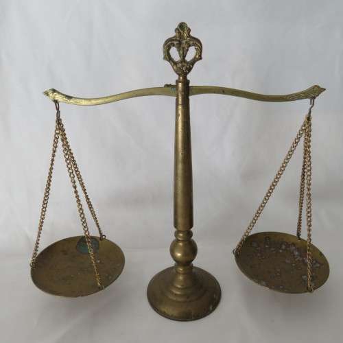Vintage brass balancing scale - Height 41 cm