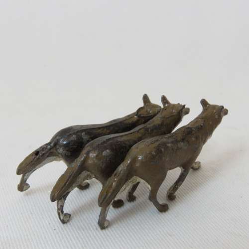 Pack of 29 vintage lead wolves