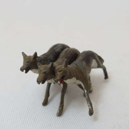 Pack of 29 vintage lead wolves
