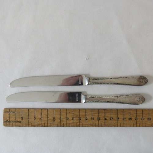 Lot of 31 pieces of cutlery all different sizes