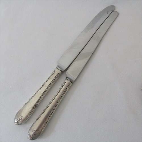 Lot of 31 pieces of cutlery all different sizes