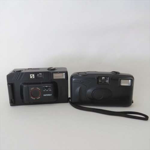 Pair of vintage Safeway and Kodak cameras - Takes rolls of film