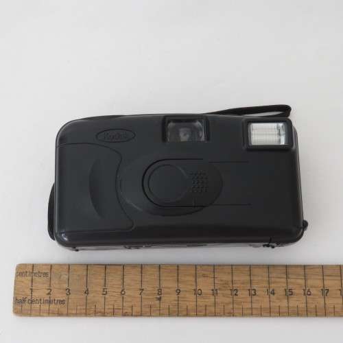 Pair of vintage Safeway and Kodak cameras - Takes rolls of film