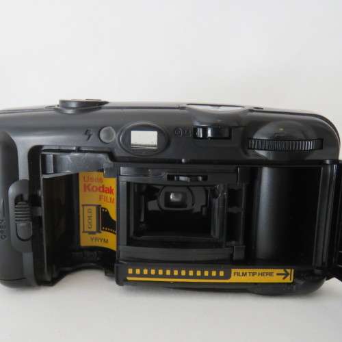 Pair of vintage Safeway and Kodak cameras - Takes rolls of film