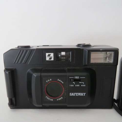 Pair of vintage Safeway and Kodak cameras - Takes rolls of film