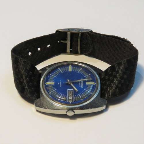 Vintage Seiko Automatic mens watch with blue dial - Working - Serial 7006-8060 - Fine crack on glass