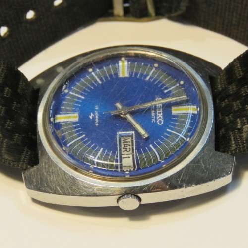 Vintage Seiko Automatic mens watch with blue dial - Working - Serial 7006-8060 - Fine crack on glass