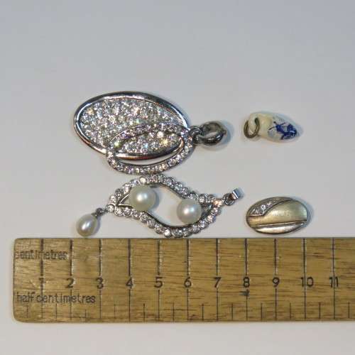 Costume jewellery lot of 4 vintage pendants