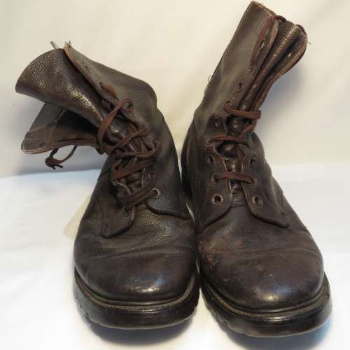 Pair of SADF leather boots - Size 277