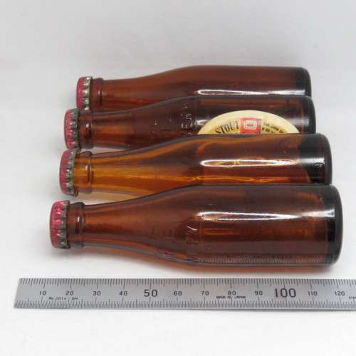 Lot of 4 vintage castle Beers miniature bottles - 2 with labels