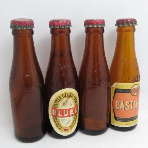 Lot of 4 vintage castle Beers miniature bottles - 2 with labels