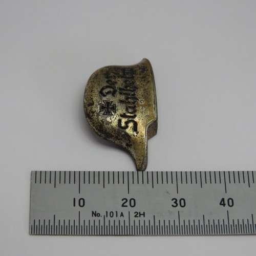 German Der Stahlhelm pin badge