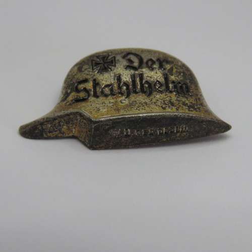 German Der Stahlhelm pin badge