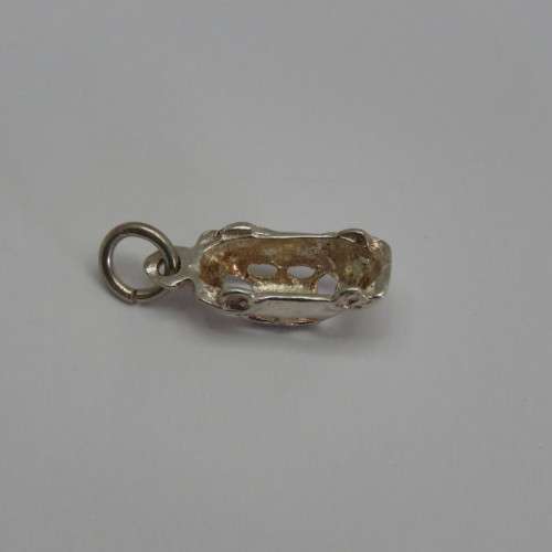 Vintage Volkswagen Beetle sterling silver charm - Weighs 0,8 g