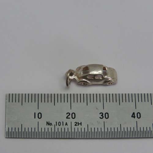 Vintage Volkswagen Beetle sterling silver charm - Weighs 0,8 g