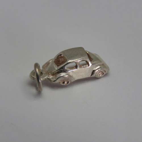 Vintage Volkswagen Beetle sterling silver charm - Weighs 0,8 g
