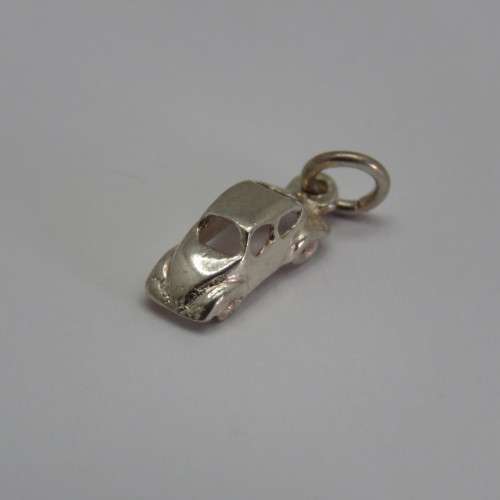 Vintage Volkswagen Beetle sterling silver charm - Weighs 0,8 g