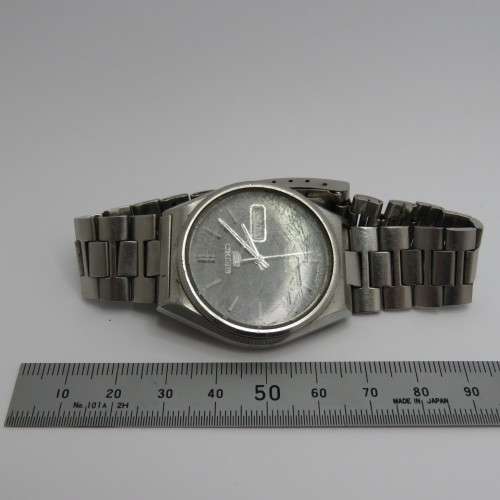 Vintage Seiko 5 Automatic mens watch - Working - Crown is not winding - Rotor is loose