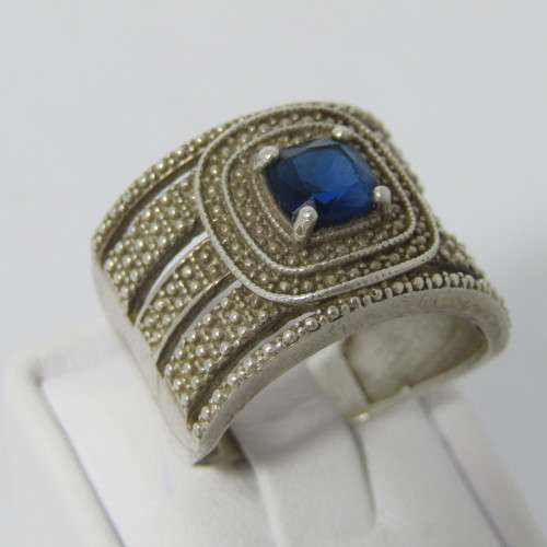 Sterling Silver ring with blue stone - weighs 7.5g - size Q/8