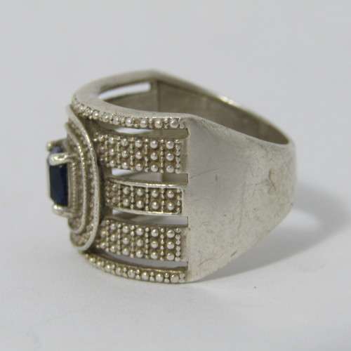 Sterling Silver ring with blue stone - weighs 7.5g - size Q/8