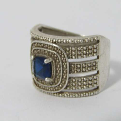 Sterling Silver ring with blue stone - weighs 7.5g - size Q/8