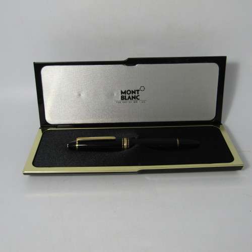 Original Mont Blanc Meisterstruck No. 146 fountain pen with 14kt gold nib in box with paperwork - se