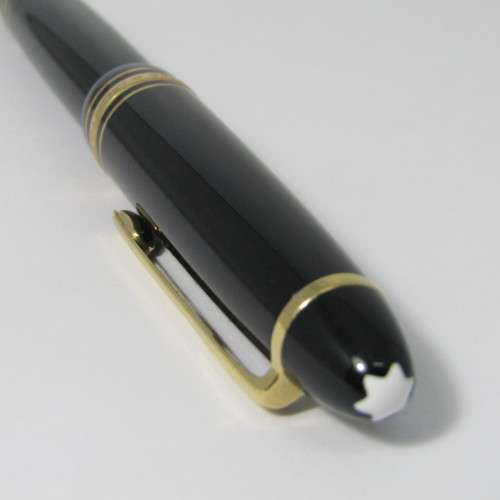 Original Mont Blanc Meisterstruck No. 146 fountain pen with 14kt gold nib in box with paperwork - se