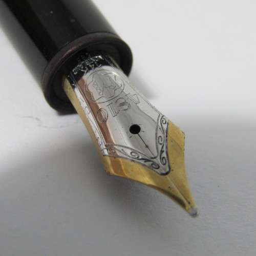 Original Mont Blanc Meisterstruck No. 146 fountain pen with 14kt gold nib in box with paperwork - se