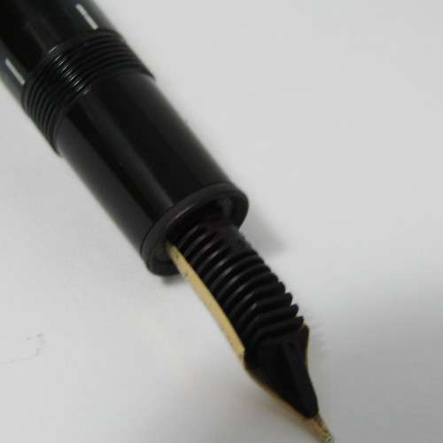 Original Mont Blanc Meisterstruck No. 146 fountain pen with 14kt gold nib in box with paperwork - se