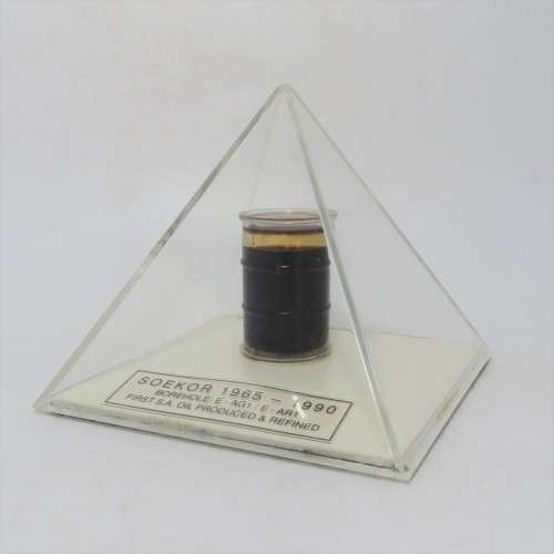 Soekor 1965-1990 oil mining borehole E-AG 1 oil sample desktop display
