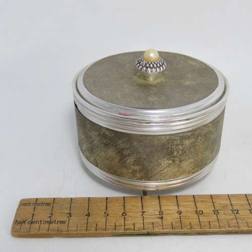 Vintage Romance de Amor musical powder compact