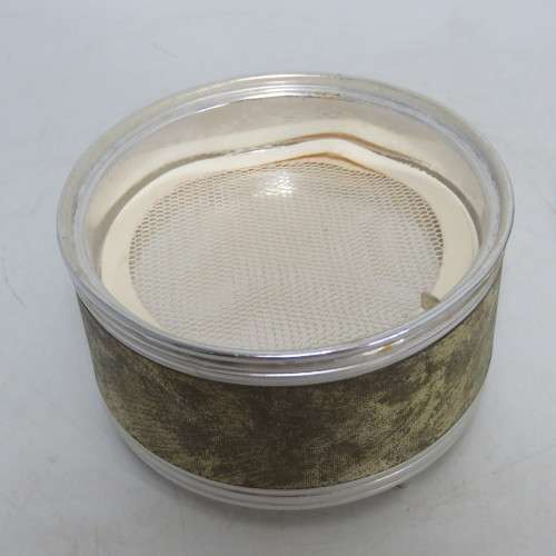 Vintage Romance de Amor musical powder compact