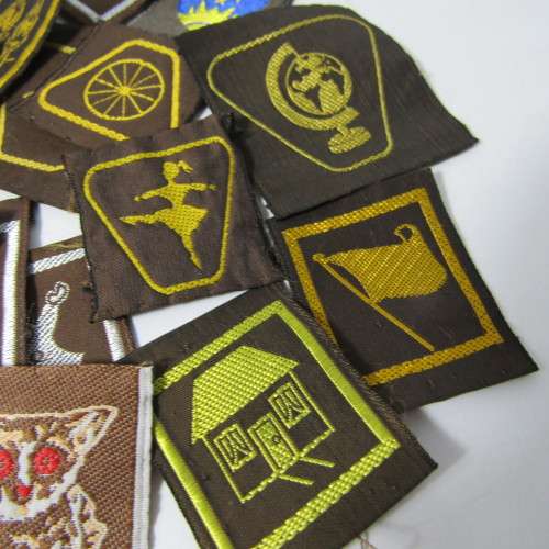 Large Lot of vintage Girl Guides Brownies badges